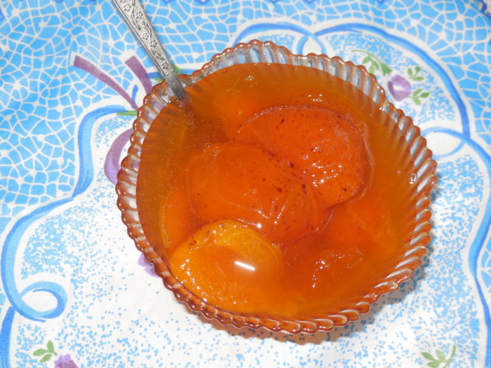 Dulceata delicioasa de caise in felii