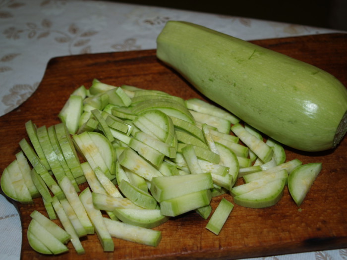 Salata de dovlecel in rosii fara sterilizare